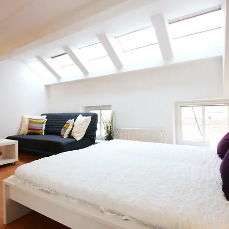 - In 01 Apartament *