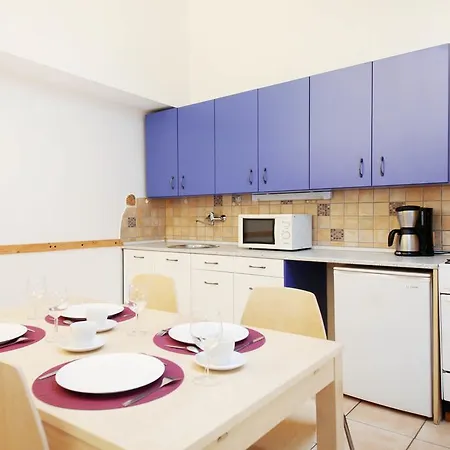 - In 01 Apartament *