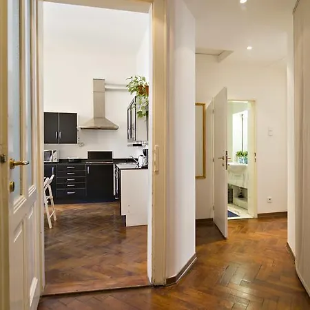 - In 01 Apartament