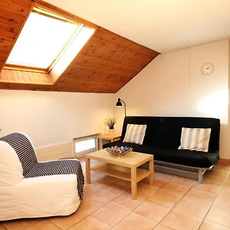 - In 01 Apartament *