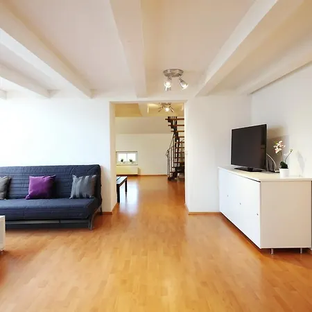 - In 01 Appartement Prague